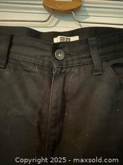 MaxSold Auction: Black Uniqlo Jeans - Toronto (Ontario, Canada) SELLER MANAGED Downsizing Online Auction - Bathurst Street (CONDO)