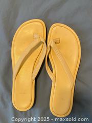 MaxSold Auction: Lemels Leather Flip Flops - Toronto (Ontario, Canada) SELLER MANAGED Downsizing Online Auction - Bathurst Street (CONDO)