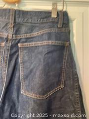 MaxSold Auction: Uniqlo Jeans - Toronto (Ontario, Canada) SELLER MANAGED Downsizing Online Auction - Bathurst Street (CONDO)