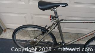 MaxSold Auction: Giant SE Bicycle - Lincoln (Ontario, Canada) SELLER MANAGED Downsizing Online Auction - Comfort Crescent