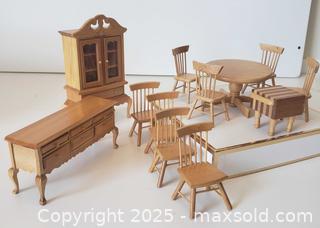 MaxSold Auction: Lovely collection of vintage light wood dollhouse kitchen furniture - Toronto (Ontario, Canada) SELLER MANAGED Downsizing Online Auction - Davisville Avenue (CONDO)