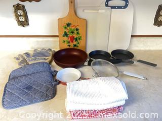 MaxSold Auction: 3 Cutting Boards, 4 Small Frying Pan, Small Fine Mesh Strainer, Oven Mitts, Tea Towels - Point Edward (Ontario, Canada) PARTNER MANAGED Estate Sale Online Auction -  Michigan Avenue