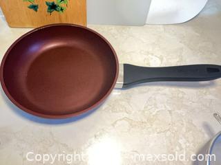 MaxSold Auction: 3 Cutting Boards, 4 Small Frying Pan, Small Fine Mesh Strainer, Oven Mitts, Tea Towels - Point Edward (Ontario, Canada) PARTNER MANAGED Estate Sale Online Auction -  Michigan Avenue