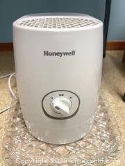 MaxSold Auction: Honeywell Cool Mist Humidifier, model HEV320. - Point Edward (Ontario, Canada) PARTNER MANAGED Estate Sale Online Auction -  Michigan Avenue