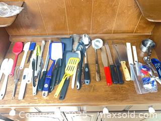 MaxSold Auction: Kitchen Utensils  - Point Edward (Ontario, Canada) SELLER MANAGED Estate Sale Online Auction -  Michigan Avenue