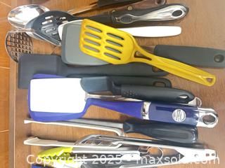 MaxSold Auction: Kitchen Utensils  - Point Edward (Ontario, Canada) SELLER MANAGED Estate Sale Online Auction -  Michigan Avenue