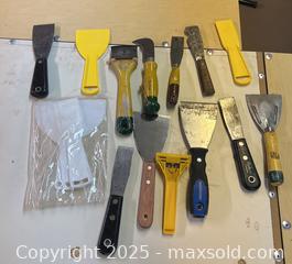 MaxSold Auction: Putty Knives - Point Edward (Ontario, Canada) PARTNER MANAGED Estate Sale Online Auction -  Michigan Avenue