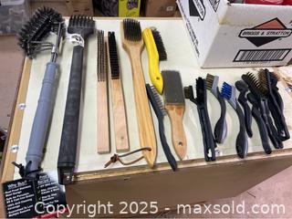 MaxSold Auction: Wire Brushes - Point Edward (Ontario, Canada) PARTNER MANAGED Estate Sale Online Auction -  Michigan Avenue