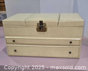 MaxSold Auction: 1950&#39;s Mele and Company Very Large Vinyl Jewelry Box - Los Angeles (California, USA) SELLER MANAGED Reseller Online Auction -  Devonshire Street
