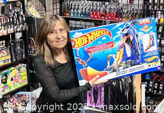MaxSold Auction: Hot Wheels City MEGA GARAGE Set  w/ 35 Cars – New In Box - Los Angeles (California, USA) SELLER MANAGED Reseller Online Auction -  Devonshire Street