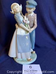 MaxSold Auction: Rare Lladro Dutch Couple with Tulips #5124 - Oak Park (California, USA) PARTNER MANAGED Estate Sale Online Auction - Pesto Way