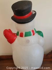 MaxSold Auction: Snowman Blowmold  - Belleville (Ontario, Canada) SELLER MANAGED Reseller Online Auction - Dundas Street East