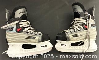 MaxSold Auction: Bauer Vapor SFL Ice Hockey Skates Used  - Newmarket (Ontario, Canada) PARTNER MANAGED Reseller Online Auction - Walter Avenue