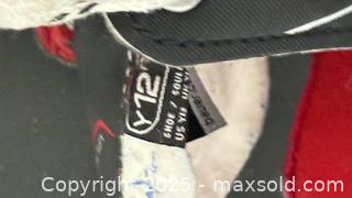 MaxSold Auction: Bauer Vapor X250 Ice Hockey Skates Used  - Newmarket (Ontario, Canada) PARTNER MANAGED Reseller Online Auction - Walter Avenue