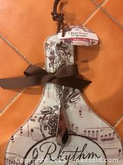 MaxSold Auction: New Cheese server &#38; spreader - Easton (Pennsylvania, USA) SELLER MANAGED Downsizing Online Auction - South 12th Street