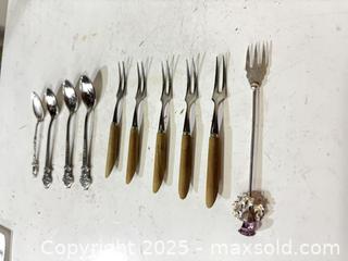MaxSold Auction: Lot of 11 Souvenir Spoons and Wood-Handled Serving Forks - Windsor (Ontario, Canada) PARTNER MANAGED Downsizing Online Auction - Ashland Drive