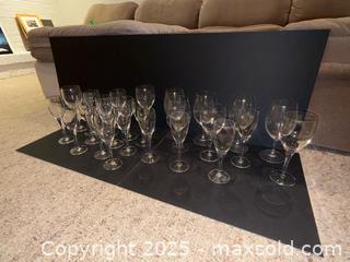 MaxSold Auction: Lot of 25 + Clear Stemmed Wine Glasses, Tulip-Shaped - Windsor (Ontario, Canada) PARTNER MANAGED Downsizing Online Auction - Ashland Drive