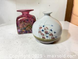 MaxSold Auction: Lot of 2 Small Decorative Vases — Porcelain &#38; Hand-Blown Glass - Windsor (Ontario, Canada) PARTNER MANAGED Downsizing Online Auction - Ashland Drive