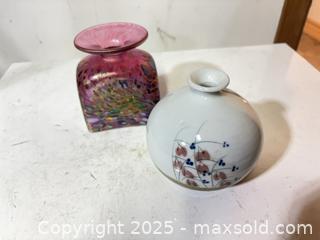 MaxSold Auction: Lot of 2 Small Decorative Vases — Porcelain &#38; Hand-Blown Glass - Windsor (Ontario, Canada) PARTNER MANAGED Downsizing Online Auction - Ashland Drive