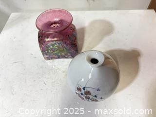 MaxSold Auction: Lot of 2 Small Decorative Vases — Porcelain &#38; Hand-Blown Glass - Windsor (Ontario, Canada) PARTNER MANAGED Downsizing Online Auction - Ashland Drive