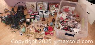 MaxSold Auction: Lot of Assorted Christmas &#38; Holiday Ornaments (80–120 pcs) - Windsor (Ontario, Canada) PARTNER MANAGED Downsizing Online Auction - Ashland Drive
