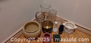 MaxSold Auction: Lot Of Mixed Vases and Planters (11) - Windsor (Ontario, Canada) PARTNER MANAGED Downsizing Online Auction - Ashland Drive