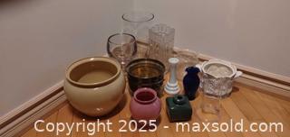 MaxSold Auction: Lot Of Mixed Vases and Planters (11) - Windsor (Ontario, Canada) PARTNER MANAGED Downsizing Online Auction - Ashland Drive