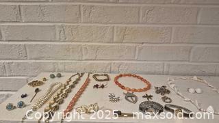 MaxSold Auction: Mixed Vintage Jewelry &#38; Watches Collection (Approx. 20–28 pcs) - Windsor (Ontario, Canada) PARTNER MANAGED Downsizing Online Auction - Ashland Drive