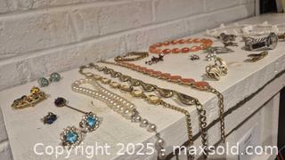 MaxSold Auction: Mixed Vintage Jewelry &#38; Watches Collection (Approx. 20–28 pcs) - Windsor (Ontario, Canada) PARTNER MANAGED Downsizing Online Auction - Ashland Drive