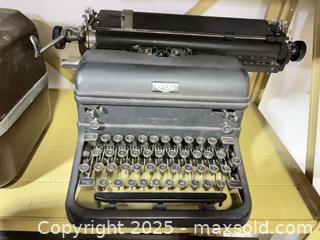 MaxSold Auction: Royal Portable Manual Mechanical Typewriter (Mid-Century) - Windsor (Ontario, Canada) PARTNER MANAGED Downsizing Online Auction - Ashland Drive