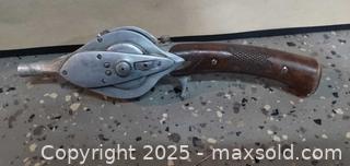 MaxSold Auction: Vintage Hurd Super Caster Rod and Reel Combination - Windsor (Ontario, Canada) PARTNER MANAGED Downsizing Online Auction - Ashland Drive