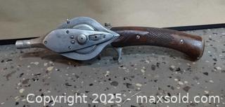 MaxSold Auction: Vintage Hurd Super Caster Rod and Reel Combination - Windsor (Ontario, Canada) PARTNER MANAGED Downsizing Online Auction - Ashland Drive