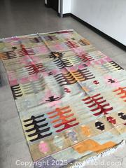 MaxSold Auction: Large Vintage Turkish Killim Rug 6&#39; x 9&#39;  - Toronto (Ontario, Canada) SELLER MANAGED Downsizing Online Auction - Davies Avenue