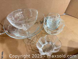 MaxSold Auction: Assorted Clear Glass Serving Bowls with Stemmed Compote, Lot of 7 - Lakeshore (Ontario, Canada) PARTNER MANAGED Estate Sale Online Auction - County Road 42