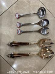 MaxSold Auction: Mixed lot: salad servers and branded spoons, 5 pieces - Lakeshore (Ontario, Canada) PARTNER MANAGED Estate Sale Online Auction - County Road 42