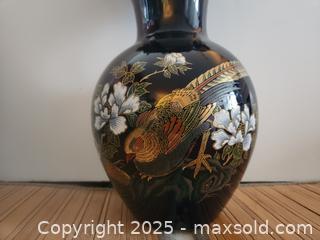 MaxSold Auction: Vase with dry flowers - Vancouver (British Columbia, Canada) SELLER MANAGED Downsizing Online Auction - West 6th Avenue (CONDO)