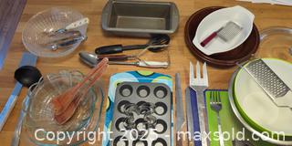 MaxSold Auction: Assorted baking and cooking lot - Loyalist (Ontario, Canada) SELLER MANAGED Moving Online Auction - Loyalist Parkway