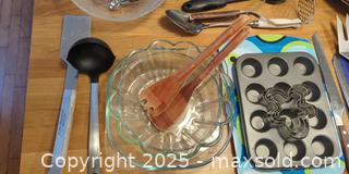 MaxSold Auction: Assorted baking and cooking lot - Loyalist (Ontario, Canada) SELLER MANAGED Moving Online Auction - Loyalist Parkway