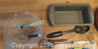 MaxSold Auction: Assorted baking and cooking lot - Loyalist (Ontario, Canada) SELLER MANAGED Moving Online Auction - Loyalist Parkway