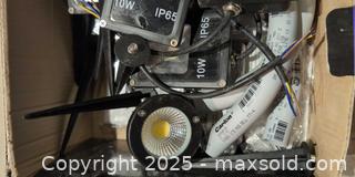 MaxSold Auction: Outdoor lights and others - Loyalist (Ontario, Canada) SELLER MANAGED Moving Online Auction - Loyalist Parkway