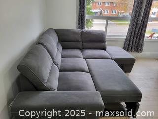 MaxSold Auction: L-shapped converable sofa and foot rest - Mississauga (Ontario, Canada) SELLER MANAGED Moving Online Auction - Nigel Road