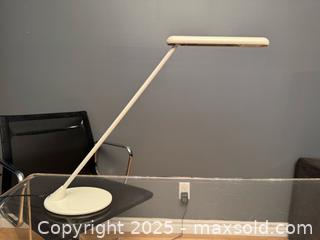 MaxSold Auction: Herman Miller Flute Personal Task Light - Toronto (Ontario, Canada) SELLER MANAGED Reseller Online Auction - Kempsell Crescent