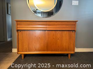 MaxSold Auction: MCM Krug credenza sideboard - Toronto (Ontario, Canada) SELLER MANAGED Reseller Online Auction - Kempsell Crescent