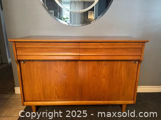 MaxSold Auction: MCM Krug credenza sideboard - Toronto (Ontario, Canada) SELLER MANAGED Reseller Online Auction - Kempsell Crescent