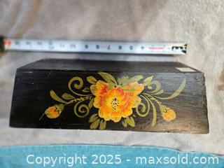 MaxSold Auction: Decor - Central Elgin (Ontario, Canada) SELLER MANAGED Downsizing Online Auction - Fairview Road