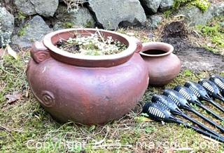 MaxSold Auction: Decorative Ceramic Pots and Solar Lights - Port Townsend (Washington, USA) PARTNER MANAGED Estate Sale Online Auction - Rosewood Street