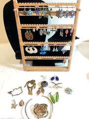 MaxSold Auction: Earrings, pins - Port Townsend (Washington, USA) PARTNER MANAGED Estate Sale Online Auction - Rosewood Street