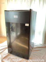 MaxSold Auction: Small Black and Decker Refrigerator - Port Townsend (Washington, USA) PARTNER MANAGED Estate Sale Online Auction - Rosewood Street