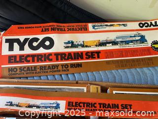 MaxSold Auction: Tyco HO Electric Train Set Components - Southborough (Massachusetts, USA) SELLER MANAGED Estate Sale Online Auction - Northboro Road
