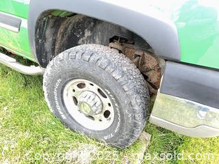 MaxSold Auction:  2005 Chevrolet Silverado 2500HD 4WD (8 Cylinders U 6.0L FI OHV 364 CID) VIN: 1GCHK29UX5E157723 - Caledon (Ontario, Canada) PARTNER MANAGED Estate Sale Online Auction - Hurontario Street